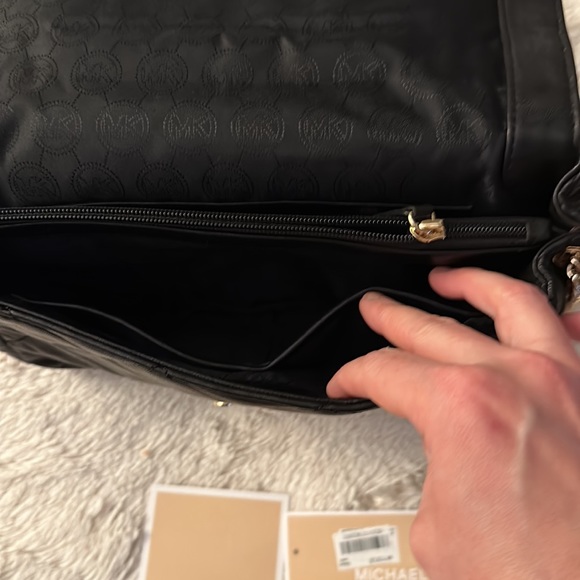 Michael Kors Sloan Large Quilted Flap Bag - Picture 6 of 9